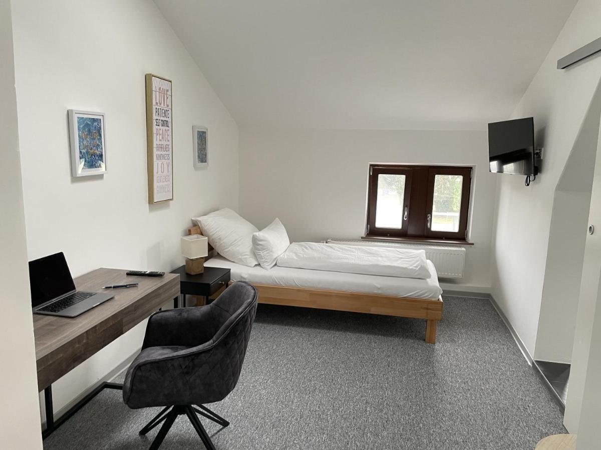 Hotel-Am-Bahnhof Stuttgart-Ditzingen Cameră foto